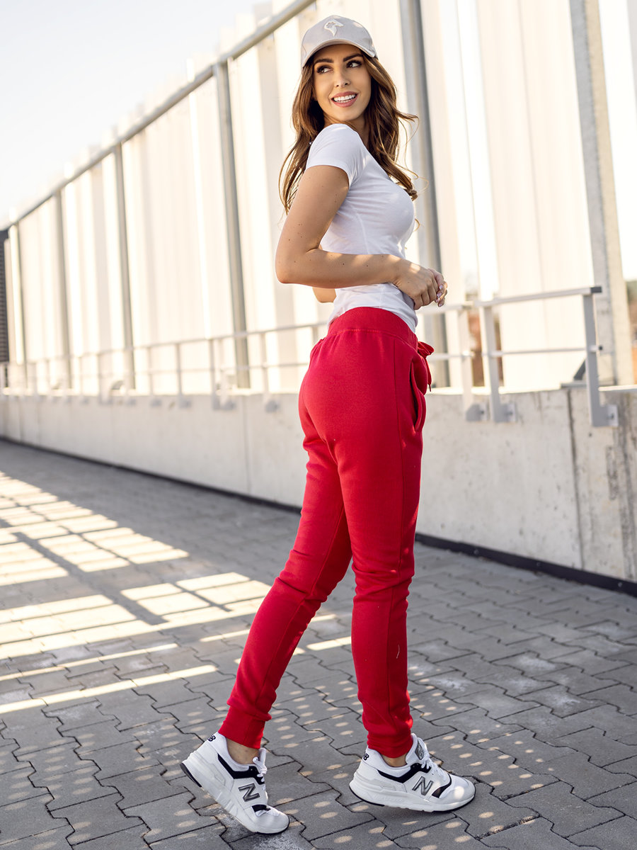 Pin by Cécilia N'zian on Fashion  Red joggers outfit, Red joggers